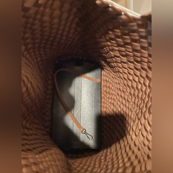 Nylon Woven Bag with matching wristlet - Picture 4 of 6